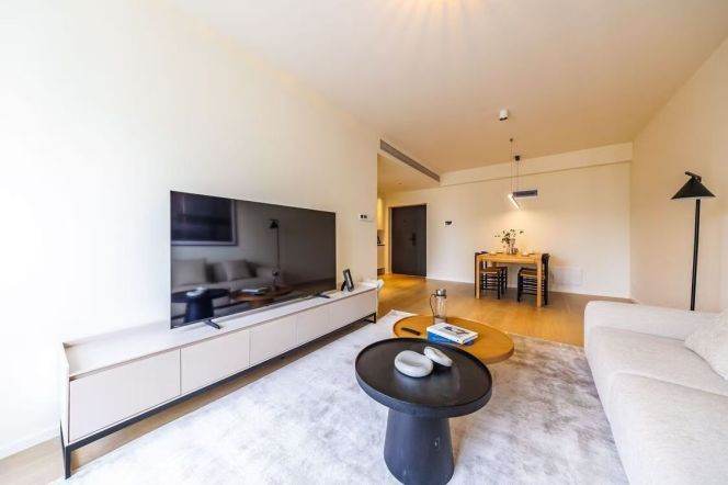 High-Floor 1BR Apartment in Gubei (L2/L15)