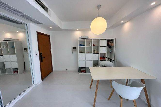 High-Floor Spacious 2BR Apartment near Jiangsu Rd Metro with Floor-to-Ceiling Windows