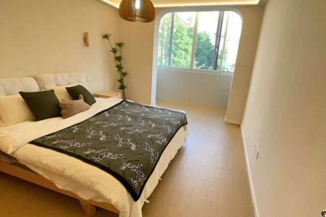 1BR Apartment in Gubei (L10)