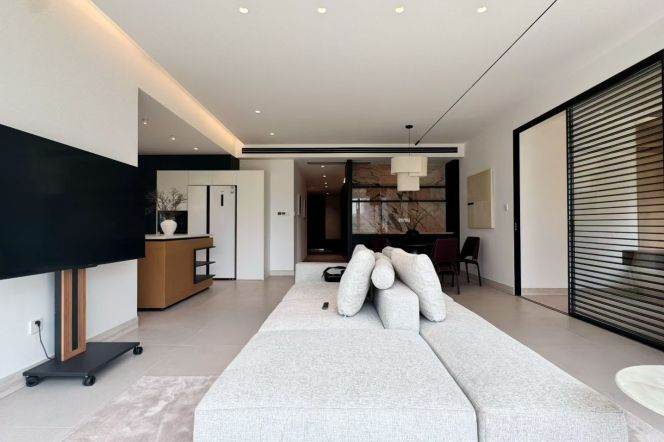 Spacious 3BR Apartment near Century Park with Floor-to-Ceiling Windows