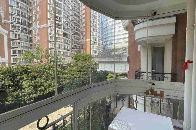 2BR Apartment near Zhongshan Park with Floor-to-Ceiling Windows (L2/L3/L4)