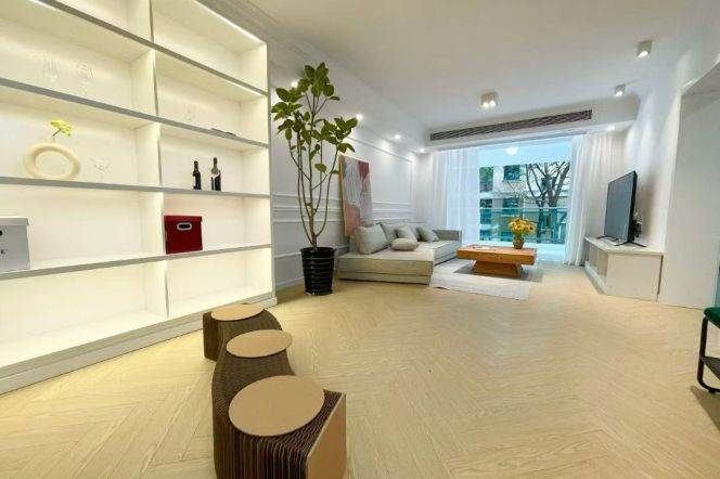 Spacious 2BR Apartment near Columbia Circle