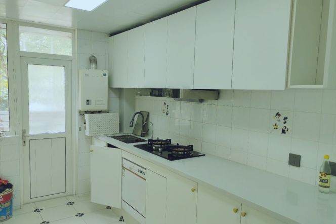 3BR Apartment near Shanghai Indoor Stadium Metro with Green View (L1/L4)