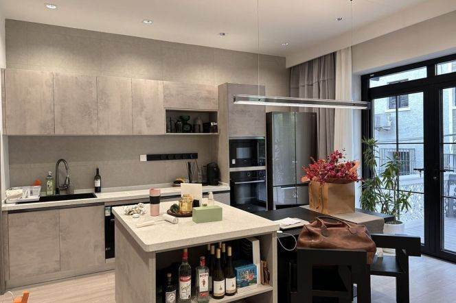 3BR Apartment near Nanjing Xi Lu with Terrace (L2/L12/L13)