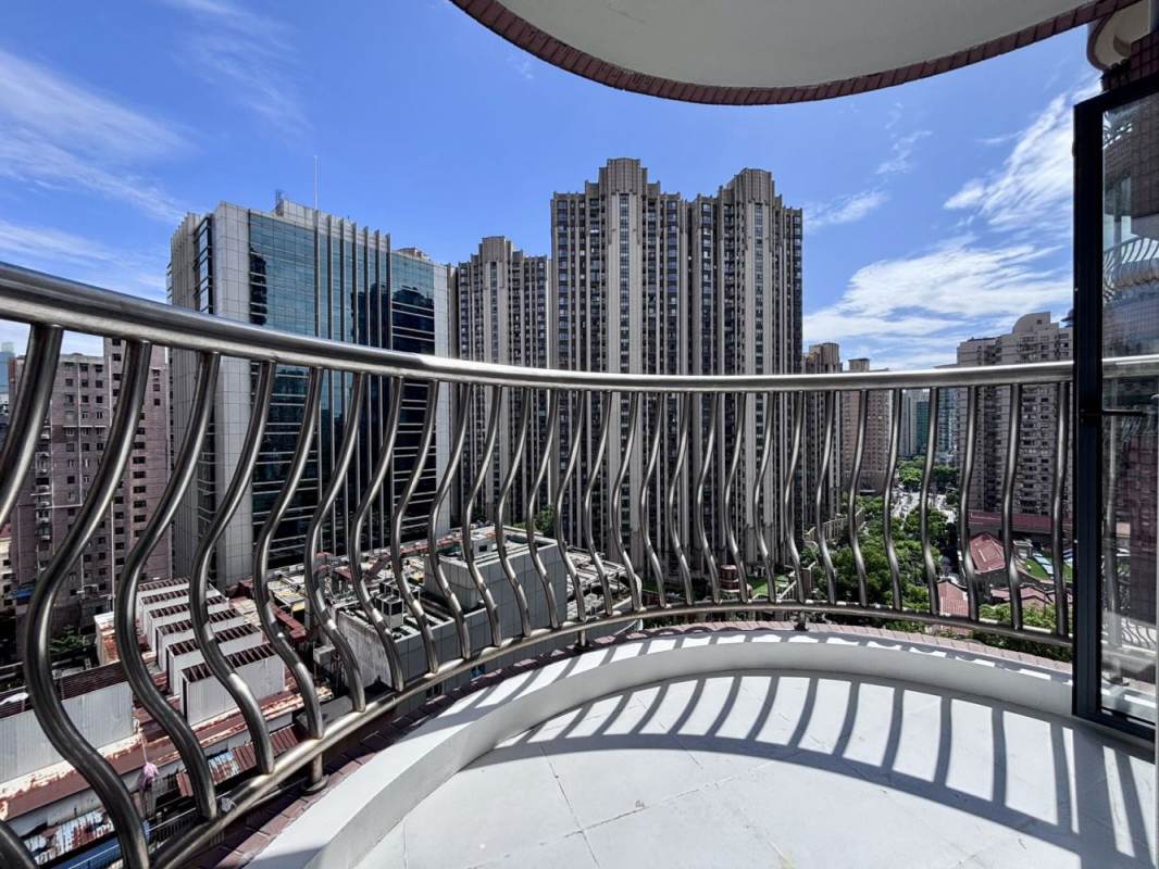 Housing image — Balcony