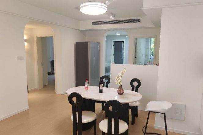 3BR Apartment near Shanghai Indoor Stadium Metro with Green View (L1/L4)