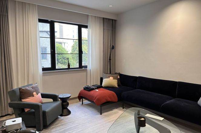 3BR Apartment near Nanjing Xi Lu with Terrace (L2/L12/L13)