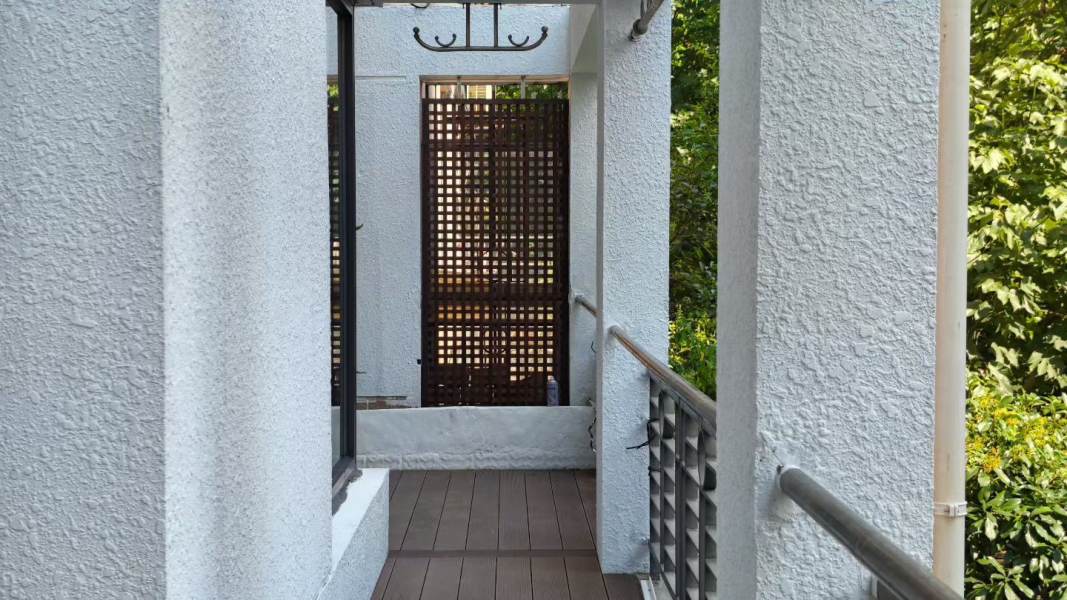 Housing image — Balcony