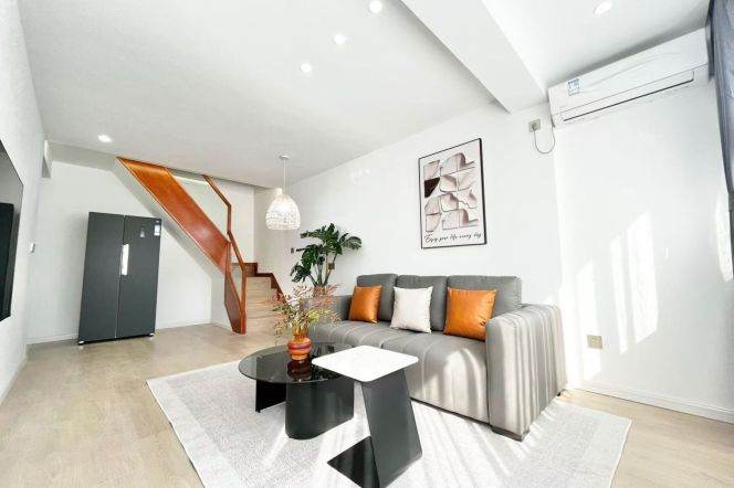 2BR Apartment in Jing'an (L7)