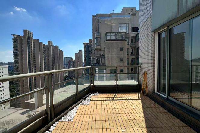 High-Floor Spacious 2BR Apartment near Jiangsu Rd Metro with Floor-to-Ceiling Windows