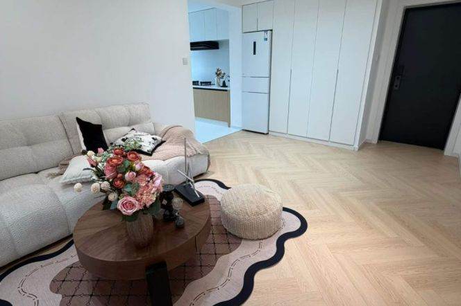2BR Apartment near Songhong Rd Metro (L2)