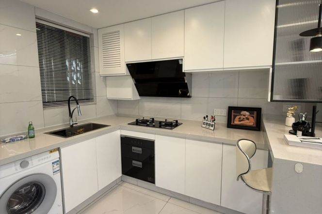 1BR Apartment in Gubei (L10)