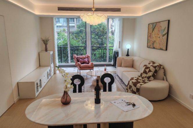 3BR Apartment near Shanghai Indoor Stadium Metro with Green View (L1/L4)
