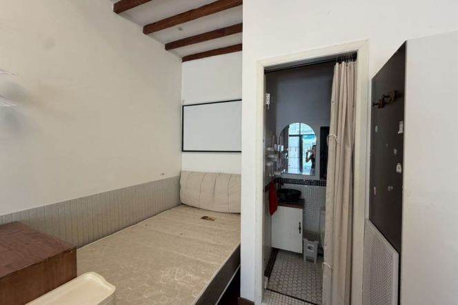 1BR Lane House in Old Xuhui with Terrace