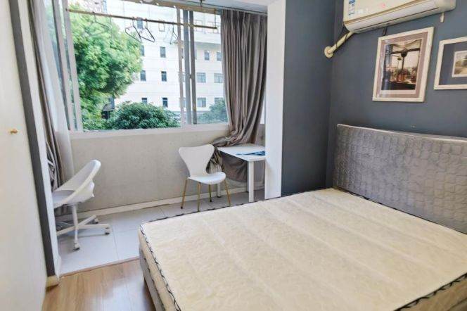 2BR Apartment near Xujiahui Metro