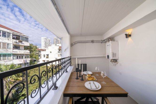 1BR Apartment in Jing'an