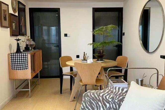 High-Floor 1BR Apartment near Hanzhong Rd Metro (L1/L3/L4/L12/L13)