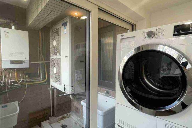 High-Floor Spacious 3BR Apartment near Changshu Rd Metro with Floor-to-Ceiling Windows