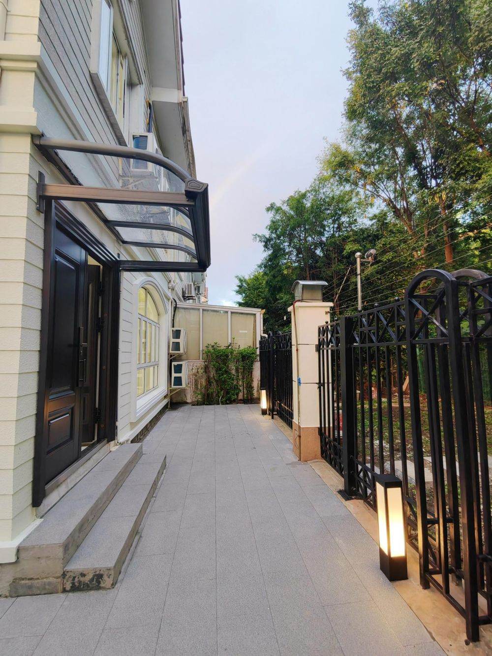Housing image — Building Exterior