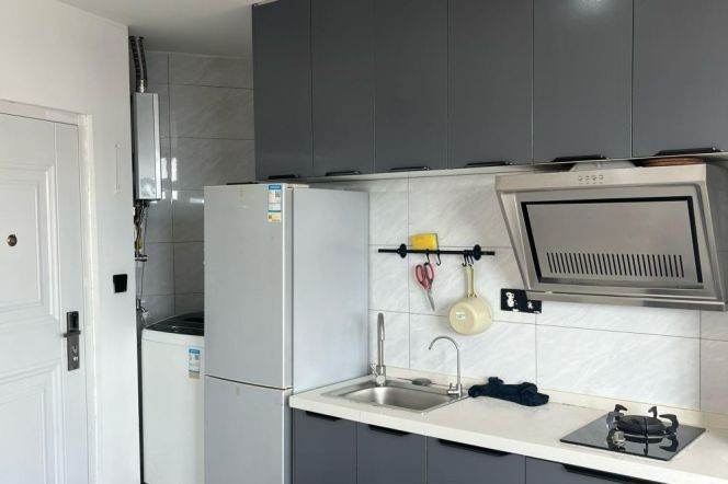 High-Floor 1BR Apartment in Jing'an