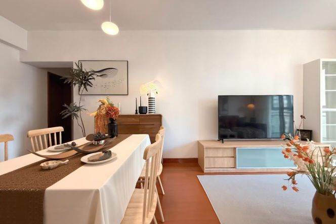 High-Floor 2BR Apartment near Hanzhong Rd Metro (L1/L3/L4/L12/L13)