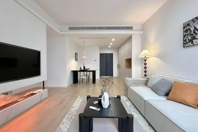 High-Floor Spacious 1BR Apartment near Shanghai Railway Station Metro (L13)
