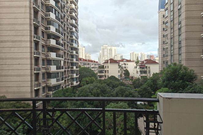3BR Apartment near Jiaotong University Metro