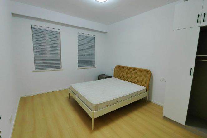 5BR Villa near Pusan Rd Metro with Private Garden