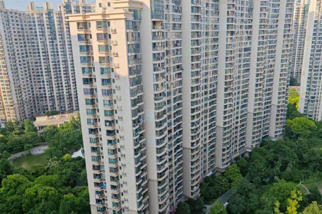 2BR Apartment at Brilliant City with River View (L3/L4)
