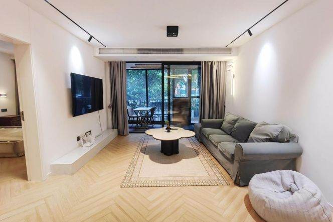Spacious 3BR Apartment near Longhua Metro with Private Garden (L11/L12)