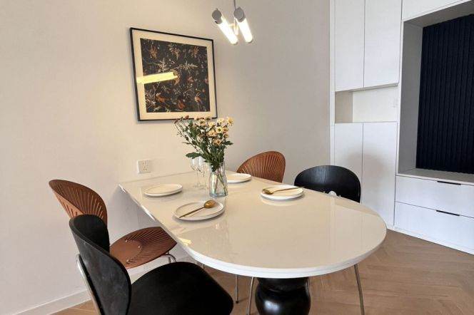 High-Floor 2BR Apartment in Laoximen (L8/L9)