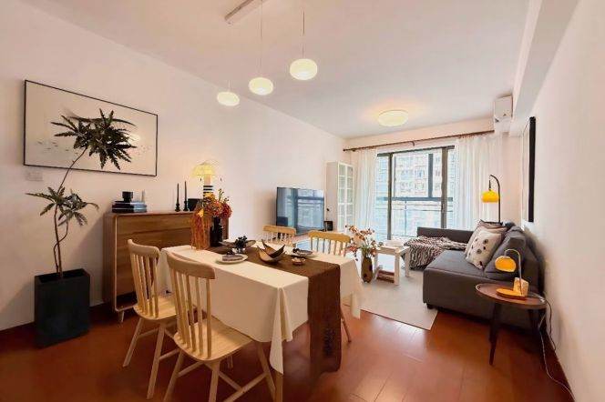 High-Floor 2BR Apartment near Hanzhong Rd Metro (L1/L3/L4/L12/L13)