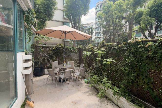 Spacious 2BR Apartment in Gubei with Terrace (L2)