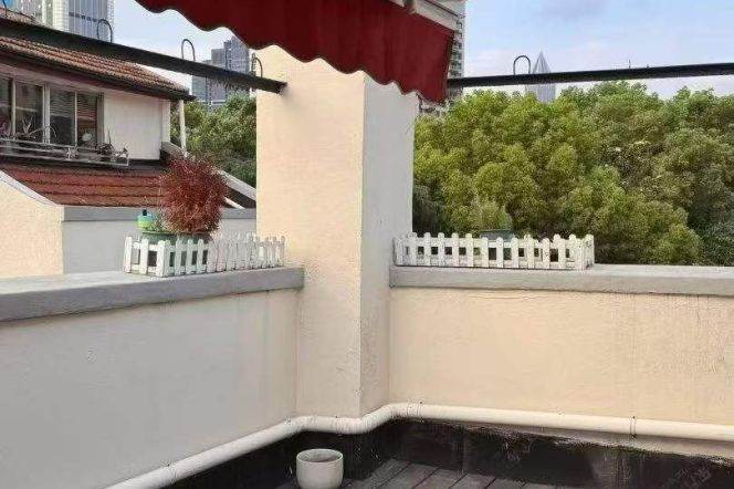 Spacious 2BR Lane House in Old Xuhui with Terrace