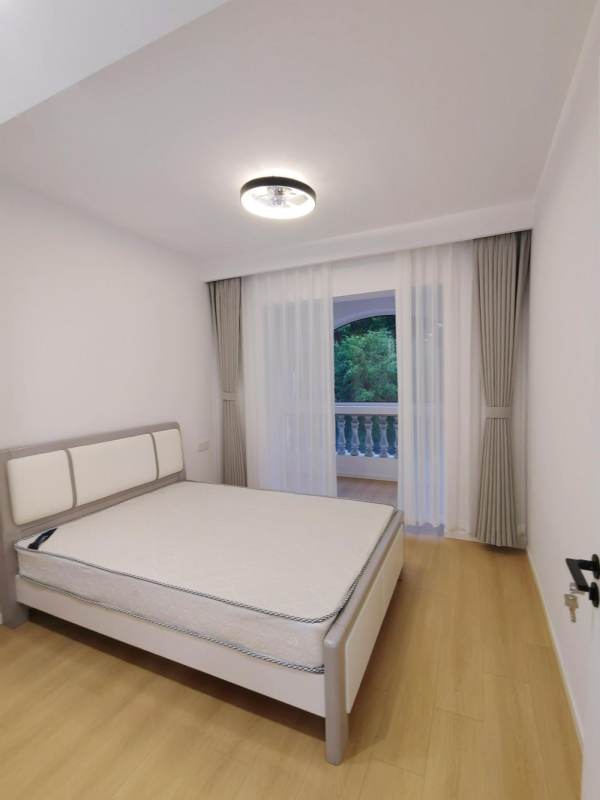 Housing image — Bedroom