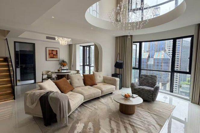 High-Floor Spacious 5BR Apartment near Century Avenue Metro with Outstanding View