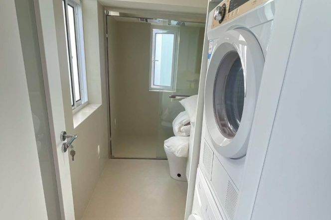 High-Ceiling 2BR Apartment near Hongqiao Rd Metro with Outstanding View