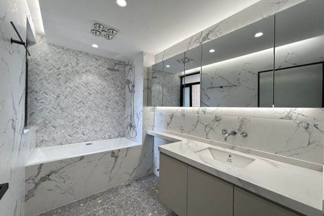 High-Floor 2BR Apartment in Gubei (L2/L15)