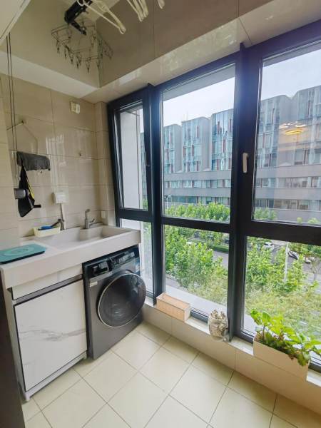 Housing image — Balcony