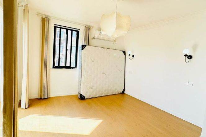 High-Floor 4BR Apartment near Zhongshan Park
