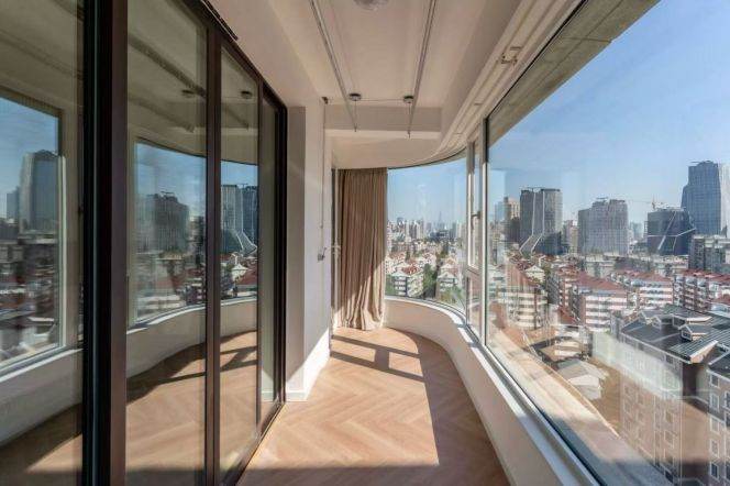 High-Floor Spacious 5BR Apartment near Hongqiao Rd Metro (L3/L4/L10)