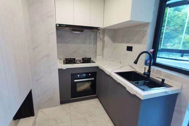 1BR Apartment in Jing'an (L1/L12/L13)