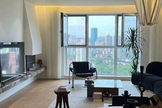 Spacious 3BR Apartment near Zhongshan Park with Floor-to-Ceiling Windows (L2/L3/L4)