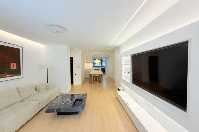 Spacious 2BR Apartment in Gubei with Terrace (L2)