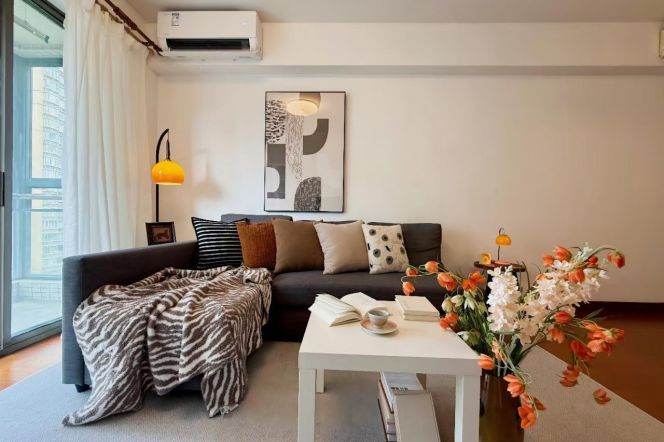 High-Floor 2BR Apartment near Hanzhong Rd Metro (L1/L3/L4/L12/L13)