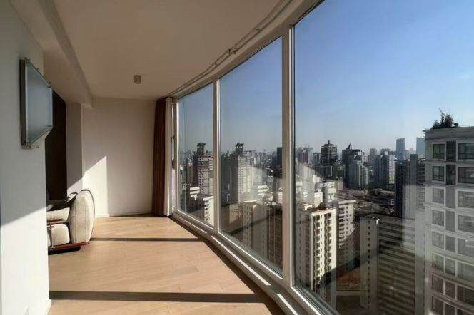 High-Floor 3BR Apartment in Xujiahui