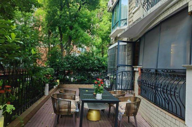 Spacious 3BR Apartment near Longhua Metro with Private Garden (L11/L12)