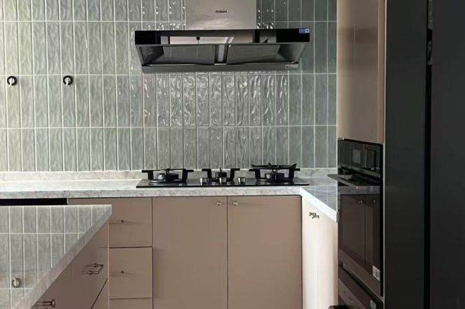 High-Floor 3BR Apartment in Xujiahui