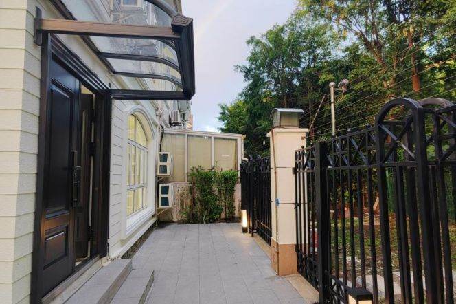5BR Villa near Pusan Rd Metro with Private Garden