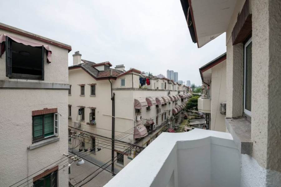 Housing image — Balcony